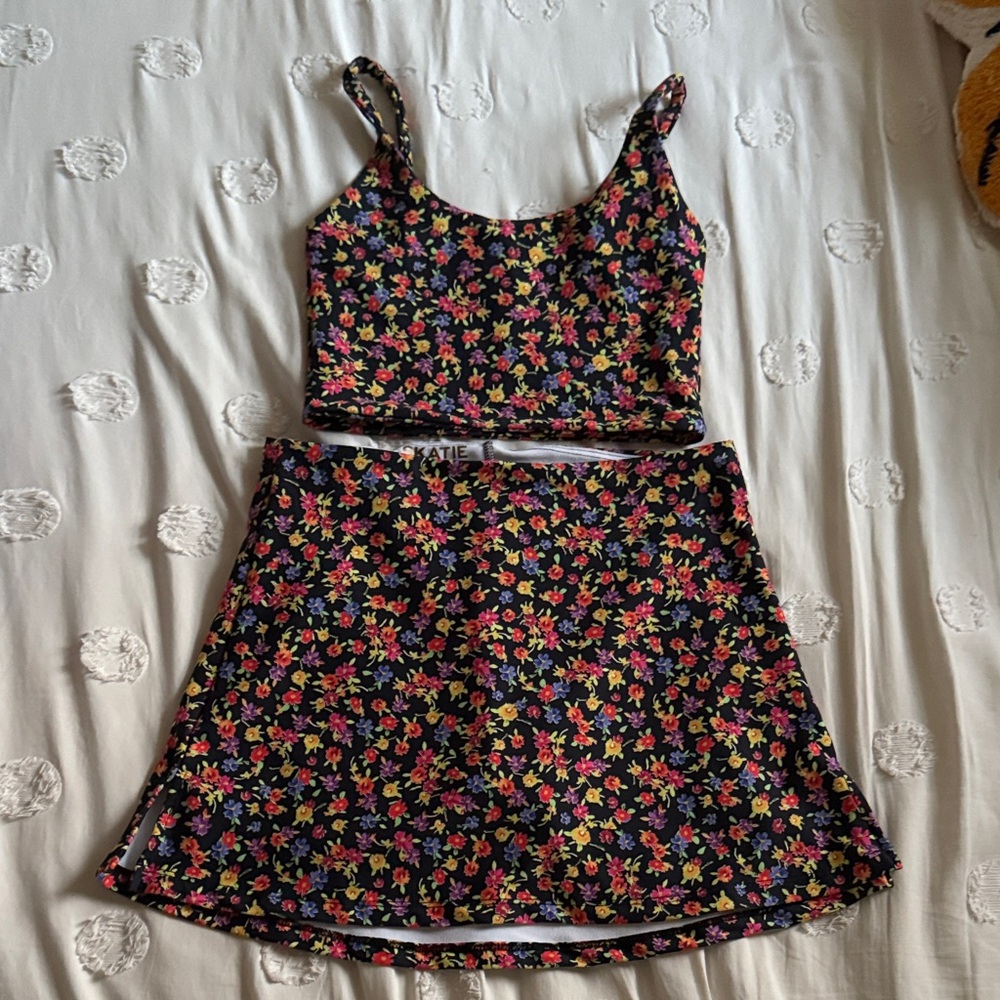 Skatie Black Floral Workout Set